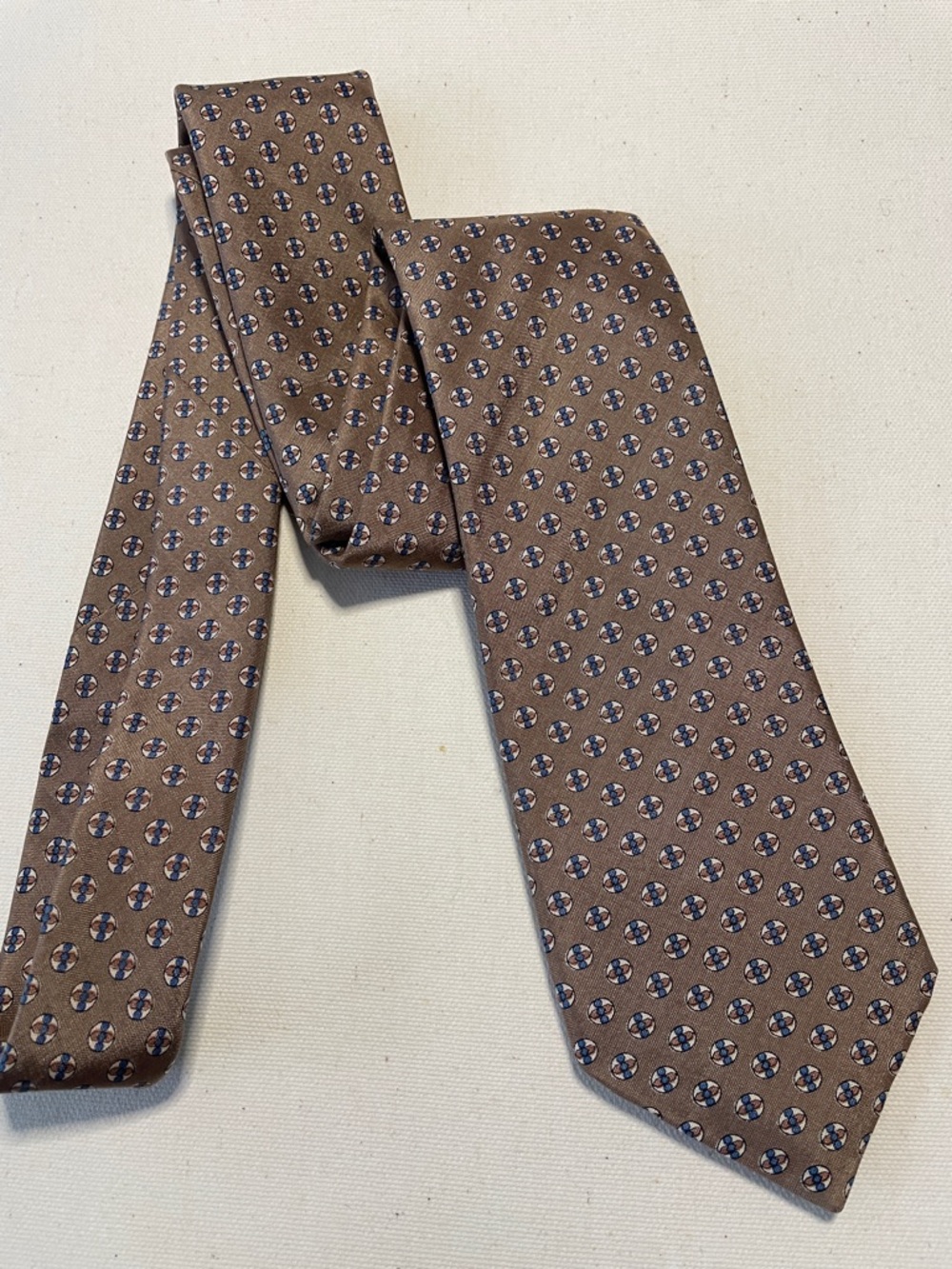 CHRISTIAN DIOR Vintage Rich Brown Luxury Tie with Navy & Cream Medallions